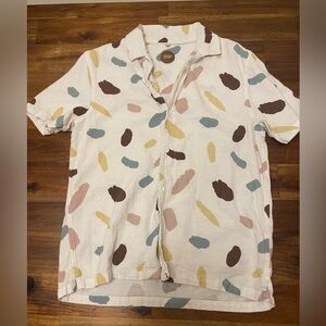 Common People Women’s Contour Tee Top with Geometric all over print